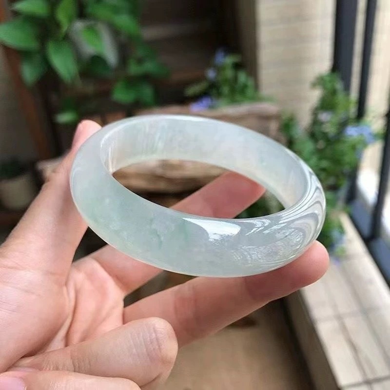 Bracelets - Jade-Armband für Frauen, runde Form, durchscheinend,