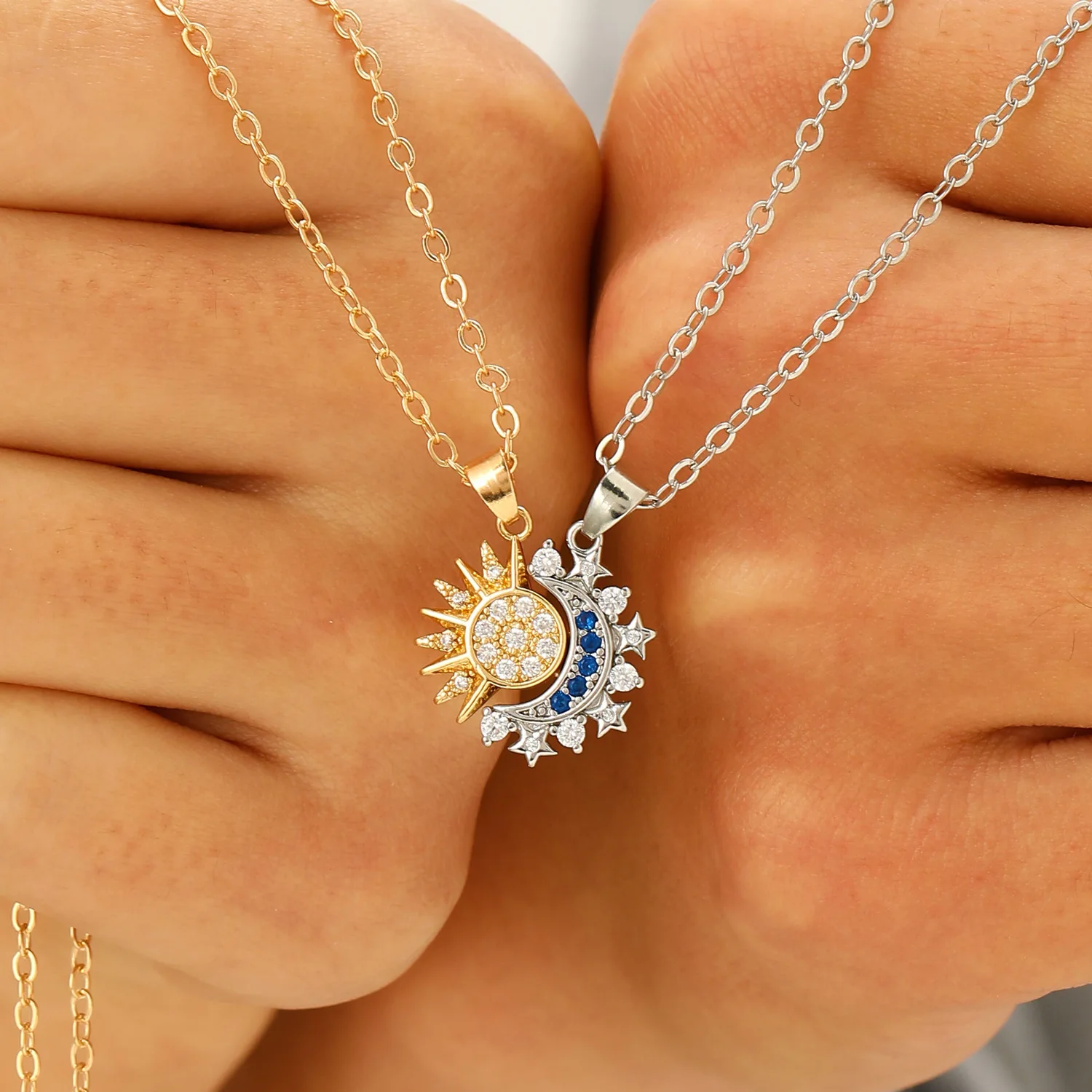Magnetic Couple Matching Necklaces - Mode Glänzenden Strass Sonne Mond Anhänger