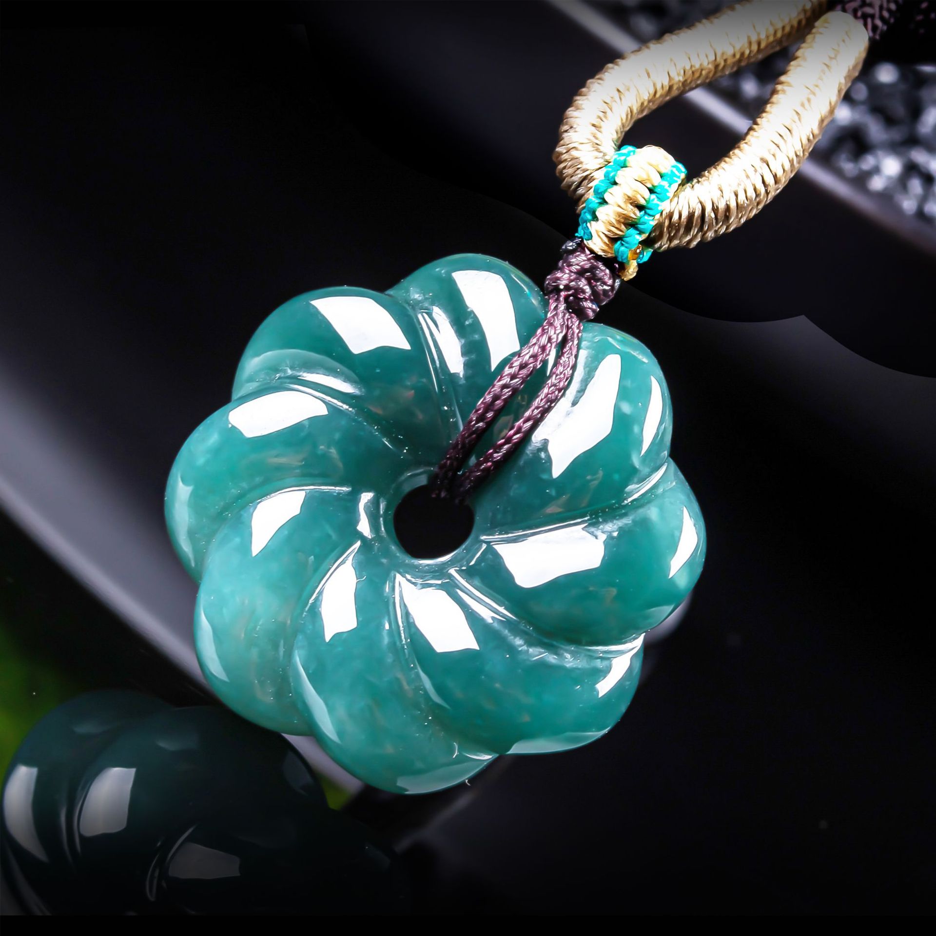 Natürlicher burmesischer Jadei – Necklaces Bewertung und Preis