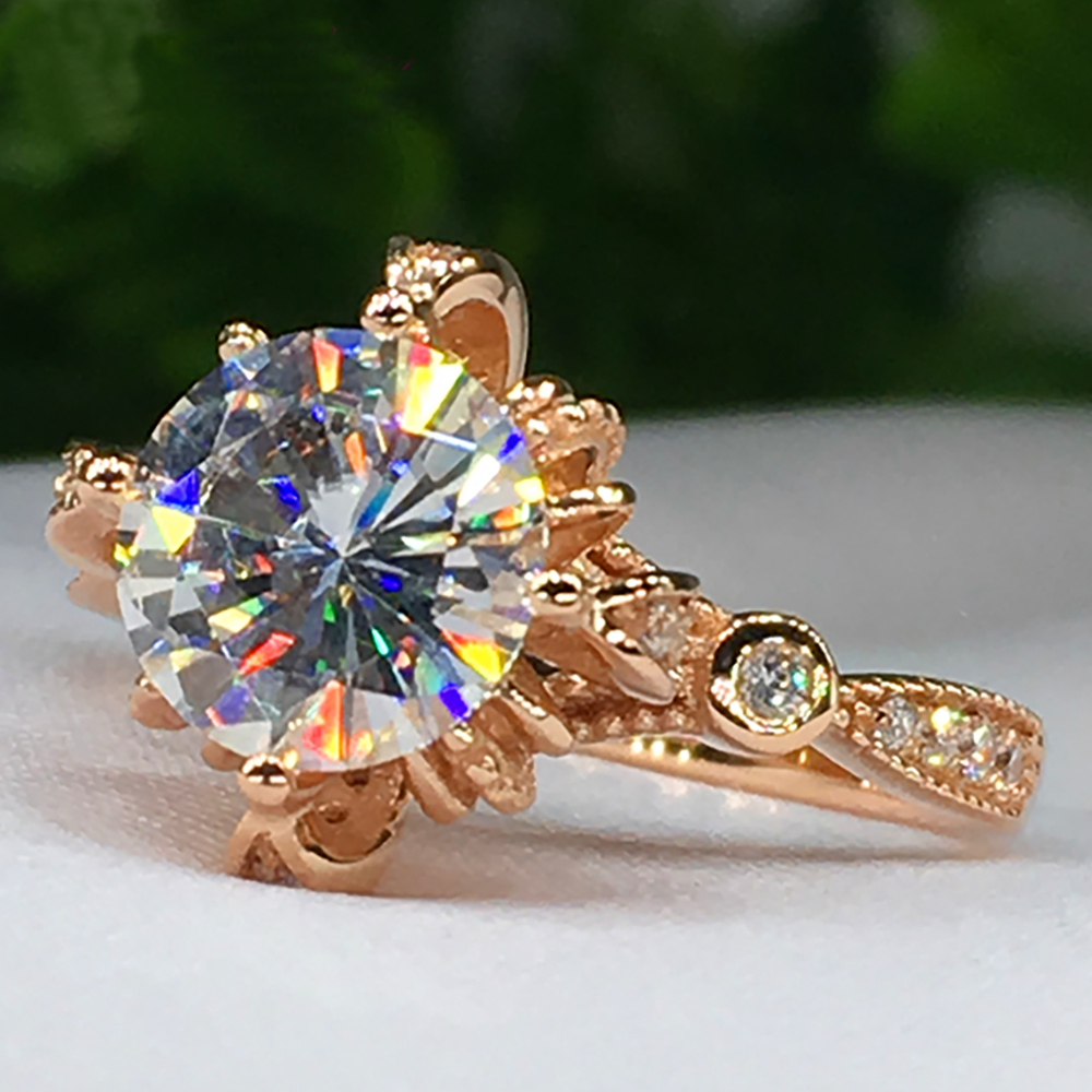 Maßgefertigter Massiver 18K Au – Moissanite Engagement Ring 1 Carat Bewertung und Preis