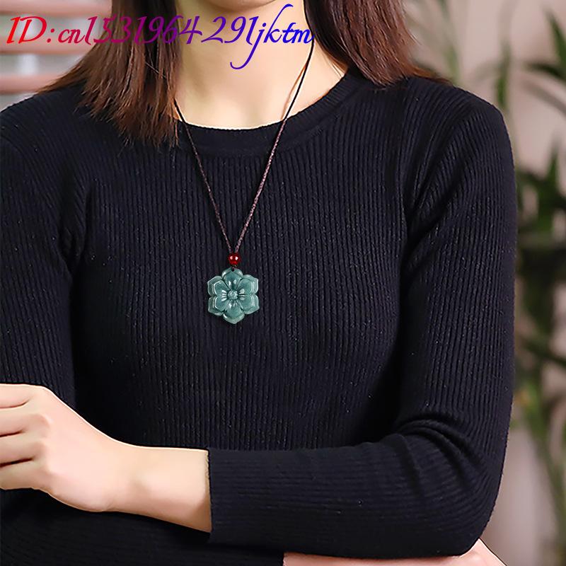Burmesische Jadeit-Blumenanhän – Necklaces Bewertung und Preis