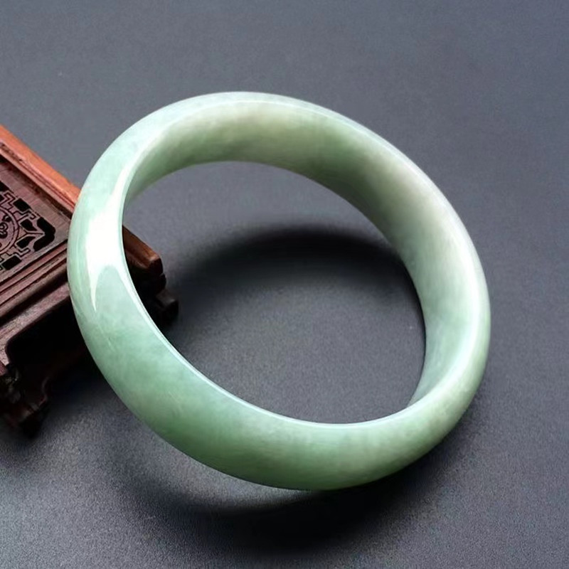 Jadeit für Frauen, Guizhou grü – Bracelets Bewertung und Preis