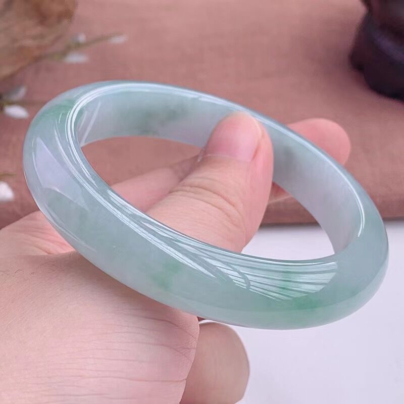 Myanmar, einfarbiges, leicht g – Bracelets Bewertung und Preis