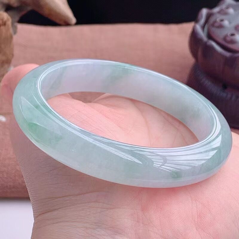 Myanmar, einfarbiges, leicht g – Bracelets Bewertung und Preis