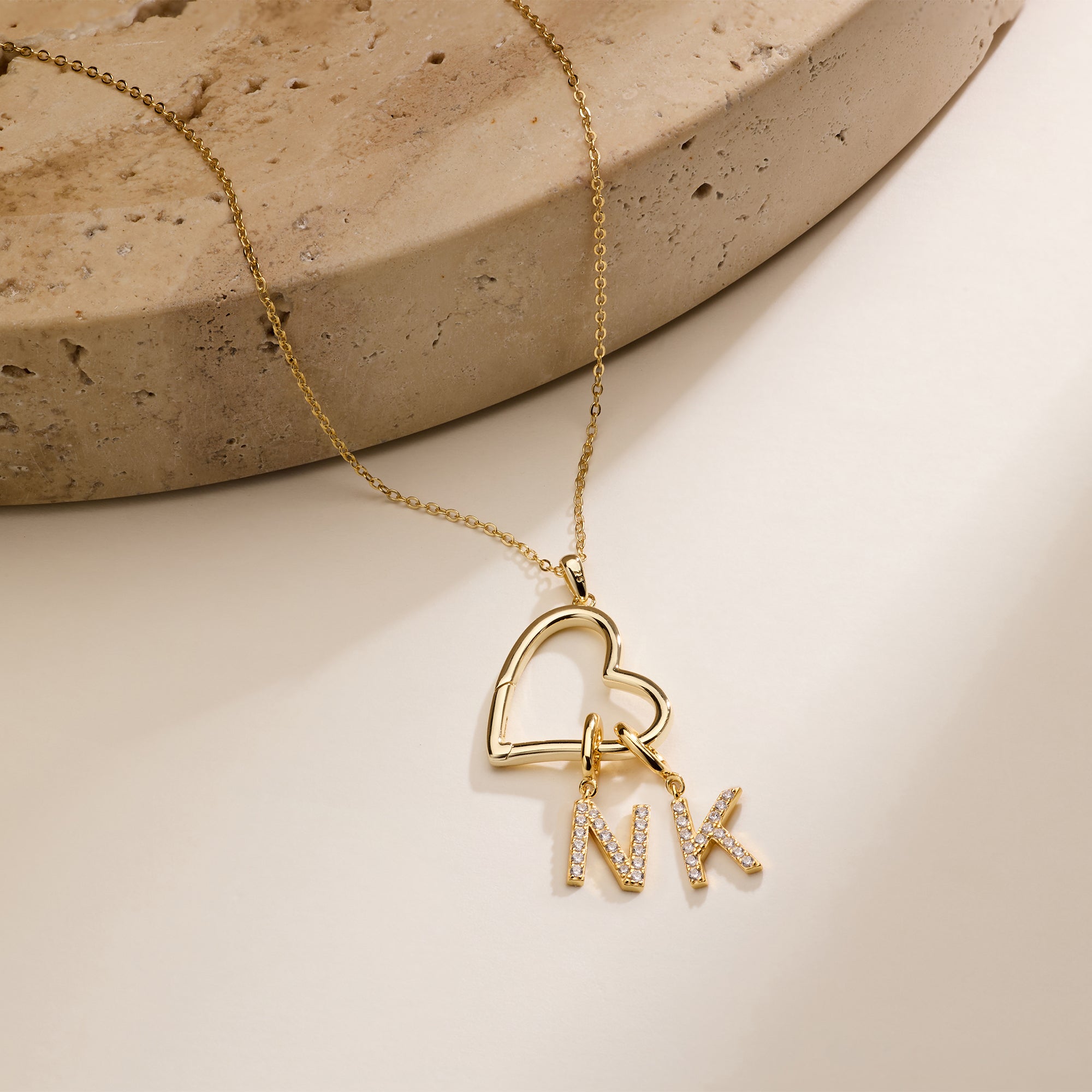 Personalisierte Halskette mit  – Initial Letter Necklace 18K Gold Bewertung und Preis