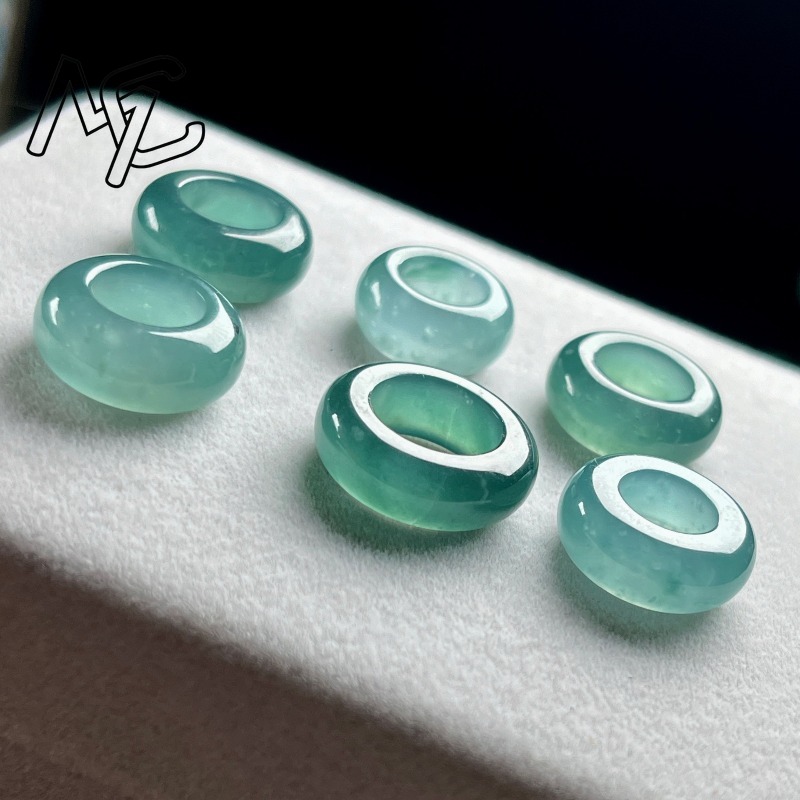 Natürlicher Smaragd Blauwasser – Necklaces Bewertung und Preis