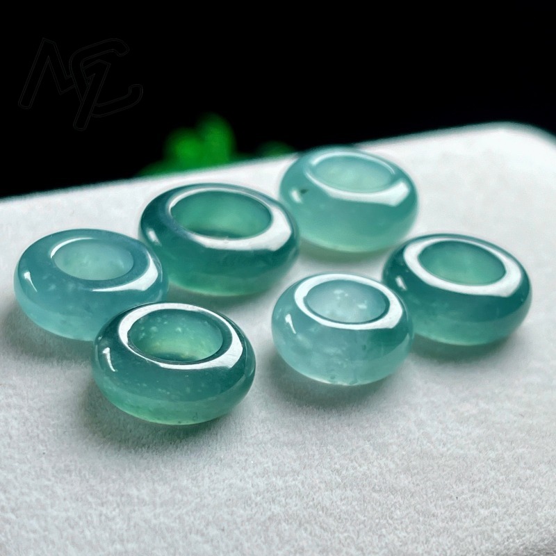 Natürlicher Smaragd Blauwasser – Necklaces Bewertung und Preis