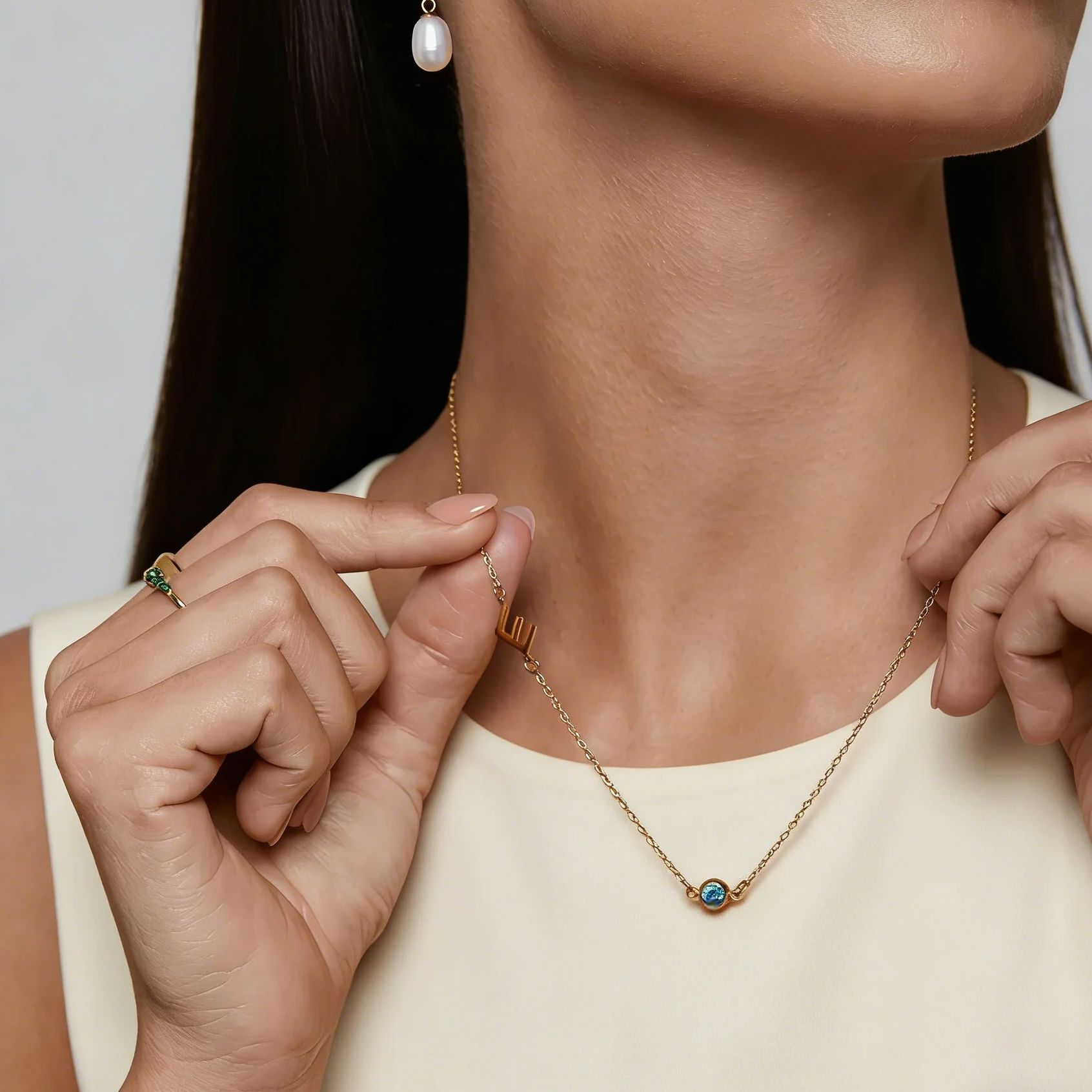 Seitlich angeordnete Halskette – Initial Letter Necklace 18K Gold Bewertung und Preis