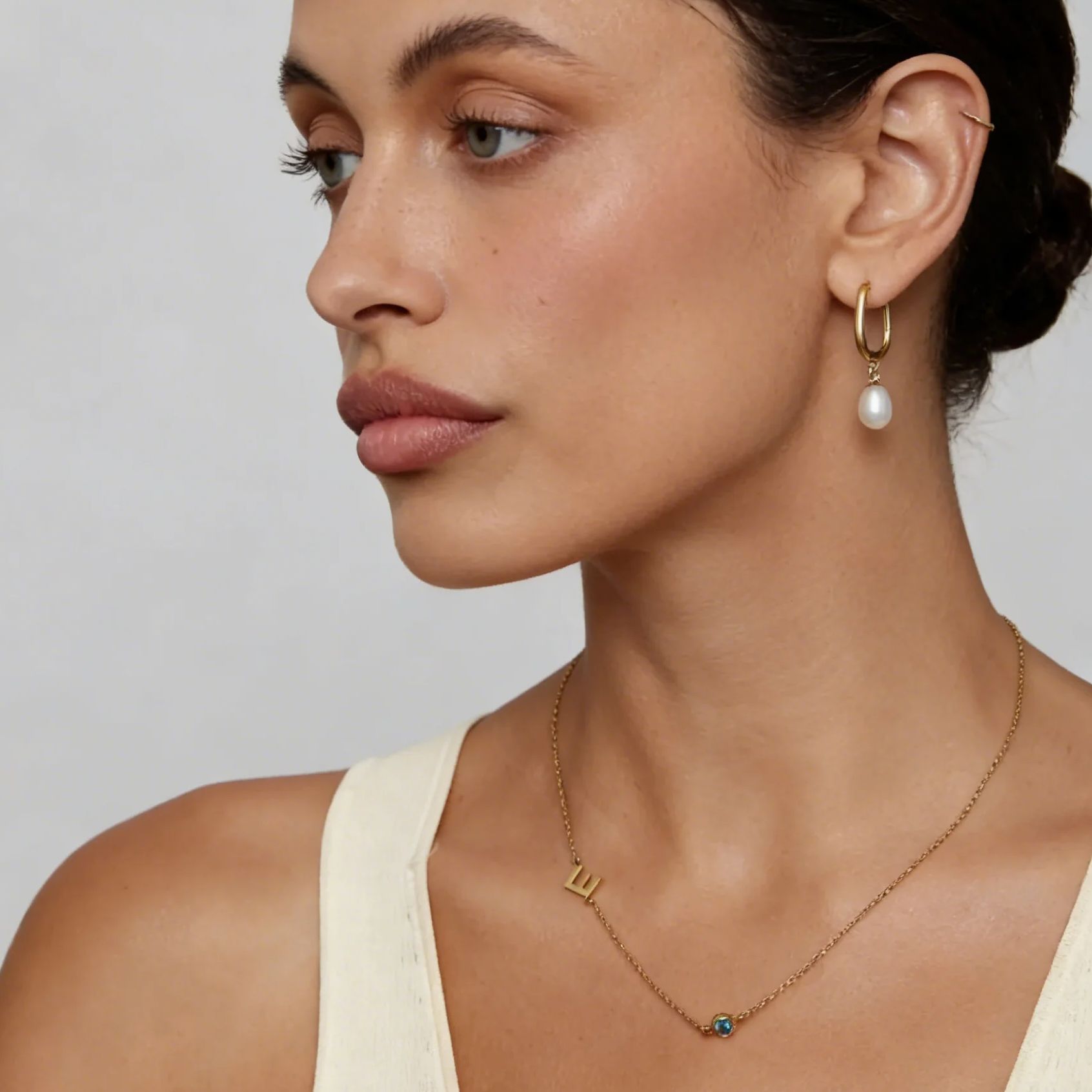 Seitlich angeordnete Halskette – Initial Letter Necklace 18K Gold Bewertung und Preis