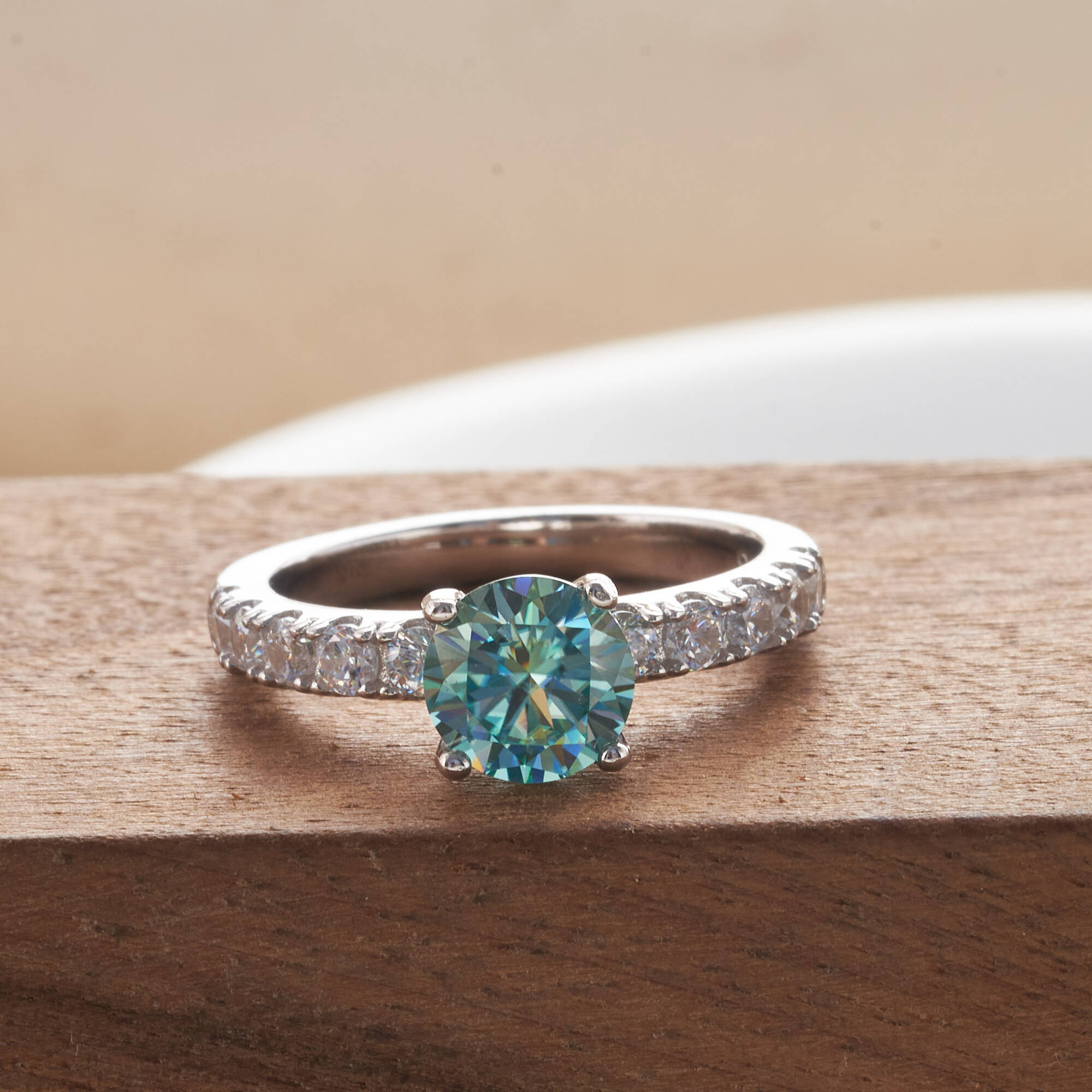 Klassischer 1-Karat-Moissanit- – Moissanite Engagement Ring 1 Carat Bewertung und Preis