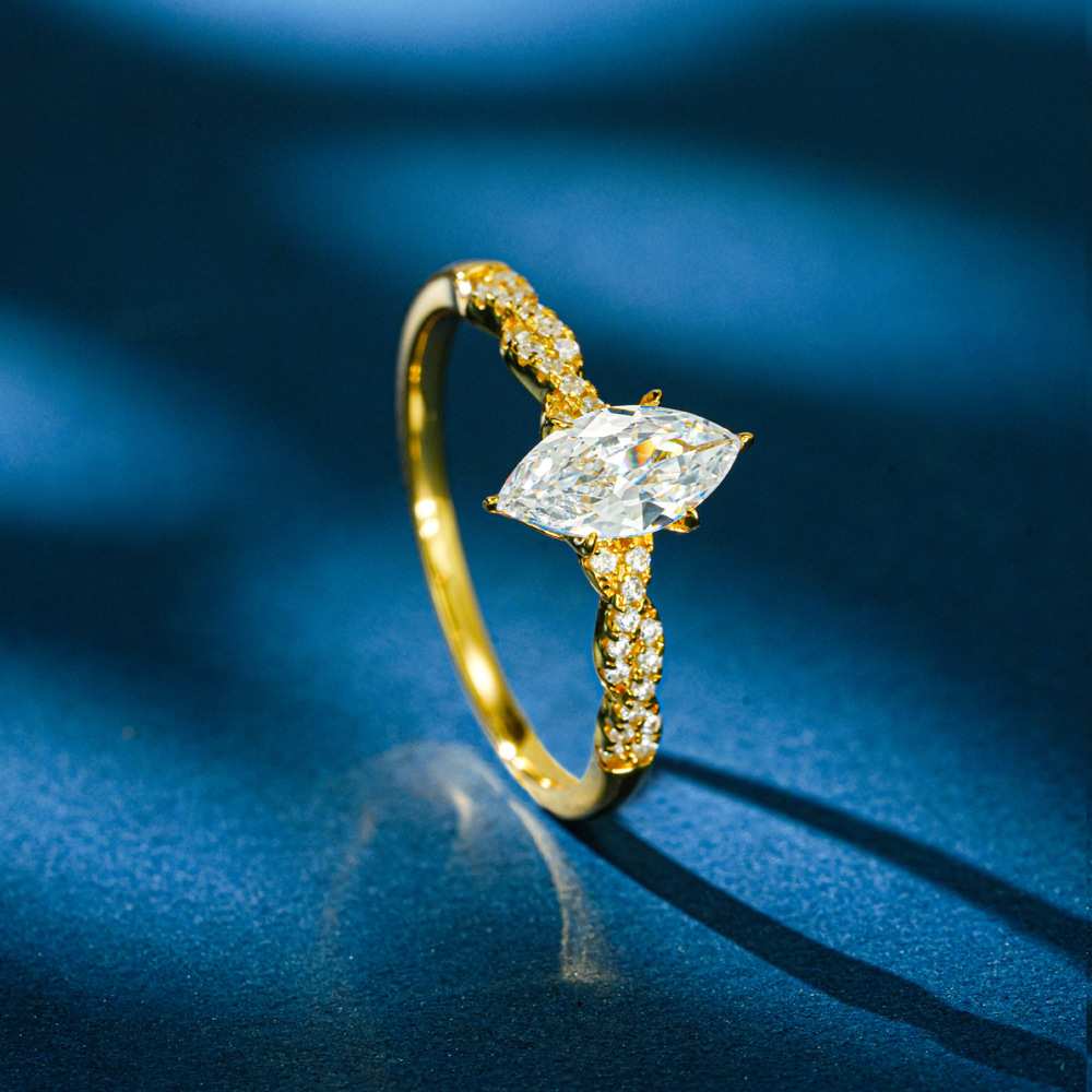 Lumira 100% 18K Gold Marquise  – Moissanite Engagement Ring 1 Carat Bewertung und Preis