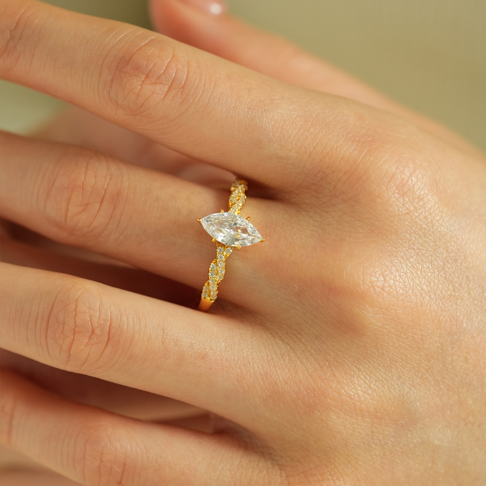 Lumira 100% 18K Gold Marquise  – Moissanite Engagement Ring 1 Carat Bewertung und Preis