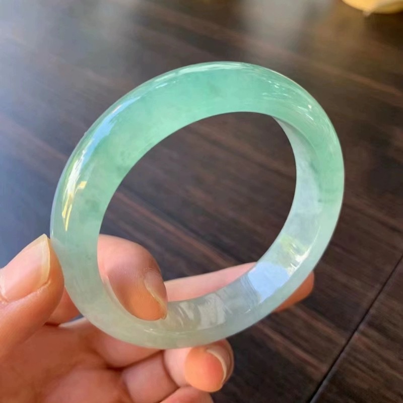 Helles Eisjade-Armband für Mäd – Bracelets Bewertung und Preis