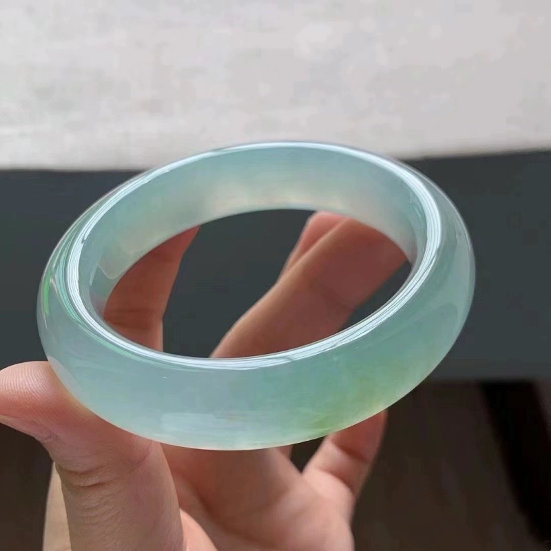 Helles Eisjade-Armband für Mäd – Bracelets Bewertung und Preis